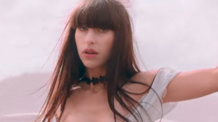 Watch Kimbra's Serene 'Everybody Knows' Video