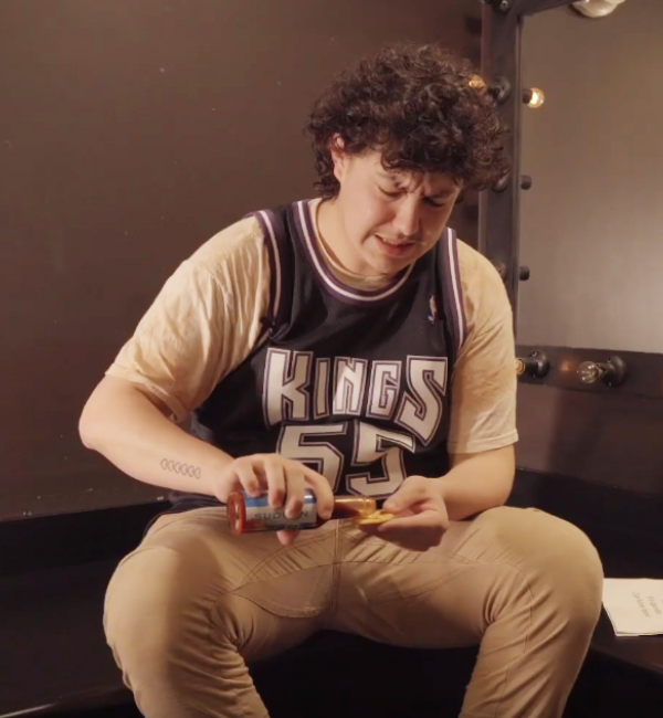 Watch Hobo Johnson Eat Hot Sauce For Every Aussie Slang Term He Gets Wrong