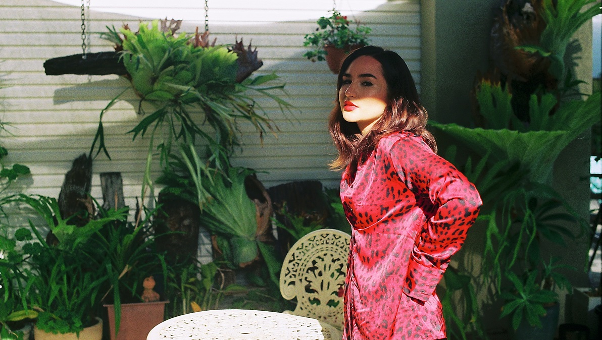 PREMIERE: DVNA Dishes Up Self-Produced & Self-Recorded Neo-Soul Fun On Her 'All My Friends' EP