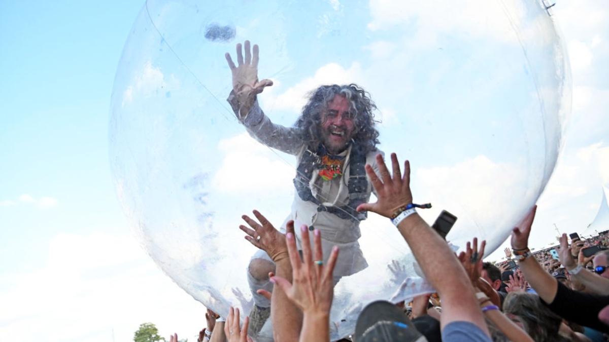 The Flaming Lips Played A Gig With Everyone In Bubbles Which Looked As Bonkers As It Sounds