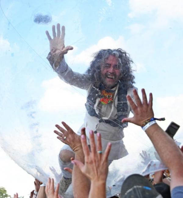 The Flaming Lips Played A Gig With Everyone In Bubbles Which Looked As Bonkers As It Sounds